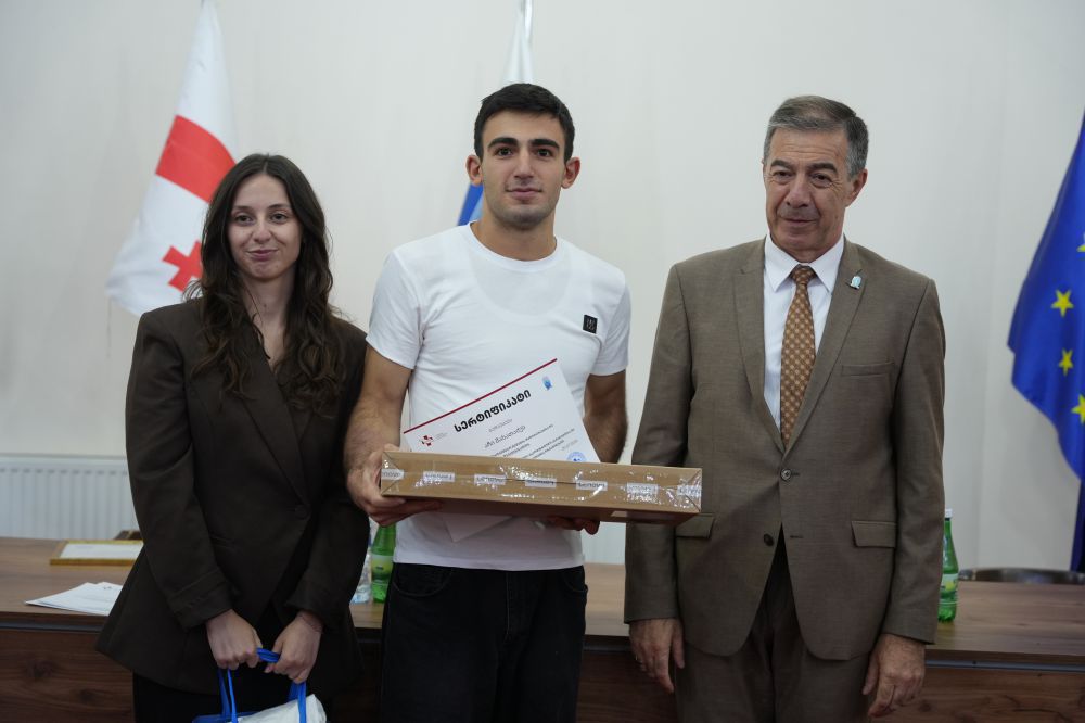 თბილისის სახელმწიფო სამედიცინო უნივერსიტეტში სასკოლო ოლიმპიადის გამარჯვებულები დააჯილდოვეს