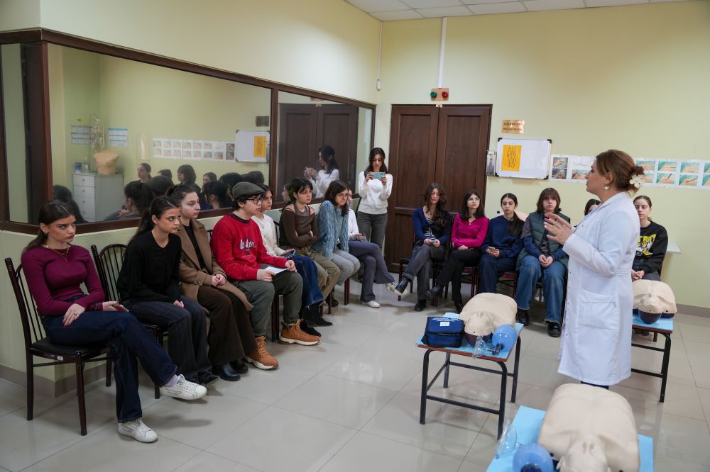 თბილისის სახელმწიფო სამედიცინო უნივერსიტეტის პროექტი ‘’თსსუ-ის ელჩები’’ გრძელდება - თსსუ-მ მე-60 საჯარო სკოლის მოსწავლეებს უმასპინძლა