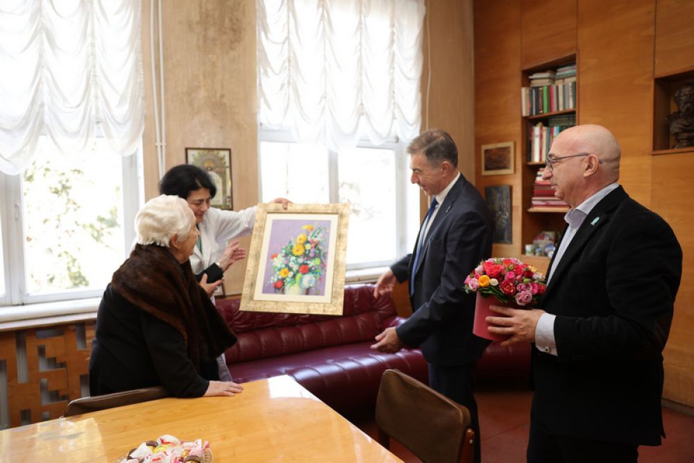 თსსუ-ის იოველ ქუთათელაძის ფარმაკოქიმიის ინსტიტუტის დამსახურებულ მეცნიერს, აკადემიკოს ეთერ ქემერტელიძეს 100 წლის იუბილე შეუსრულდა