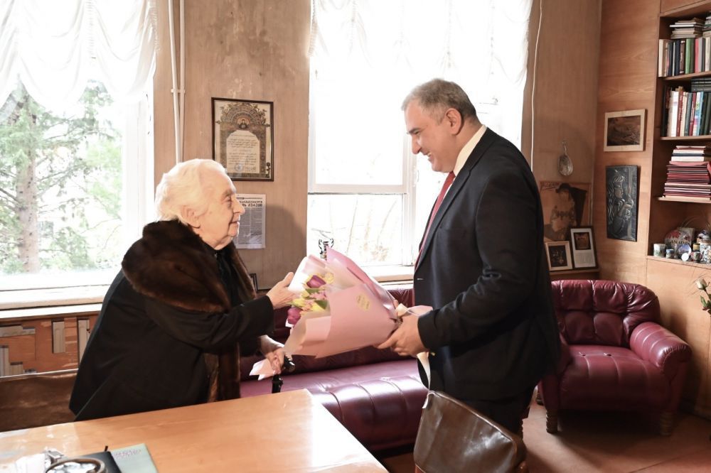 თსსუ-ის იოველ ქუთათელაძის ფარმაკოქიმიის ინსტიტუტის დამსახურებულ მეცნიერს, აკადემიკოს ეთერ ქემერტელიძეს 8 მარტი მიულოცეს