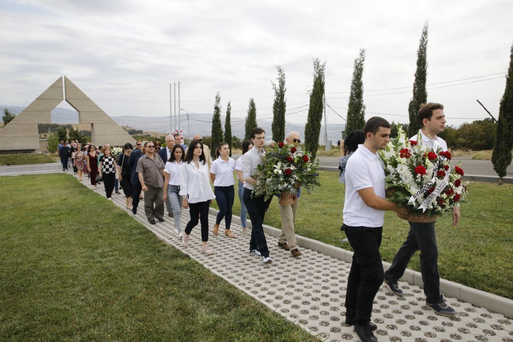 TSMU Rector, Administrative Staff and Students Honoured Soldiers Who Died in August War