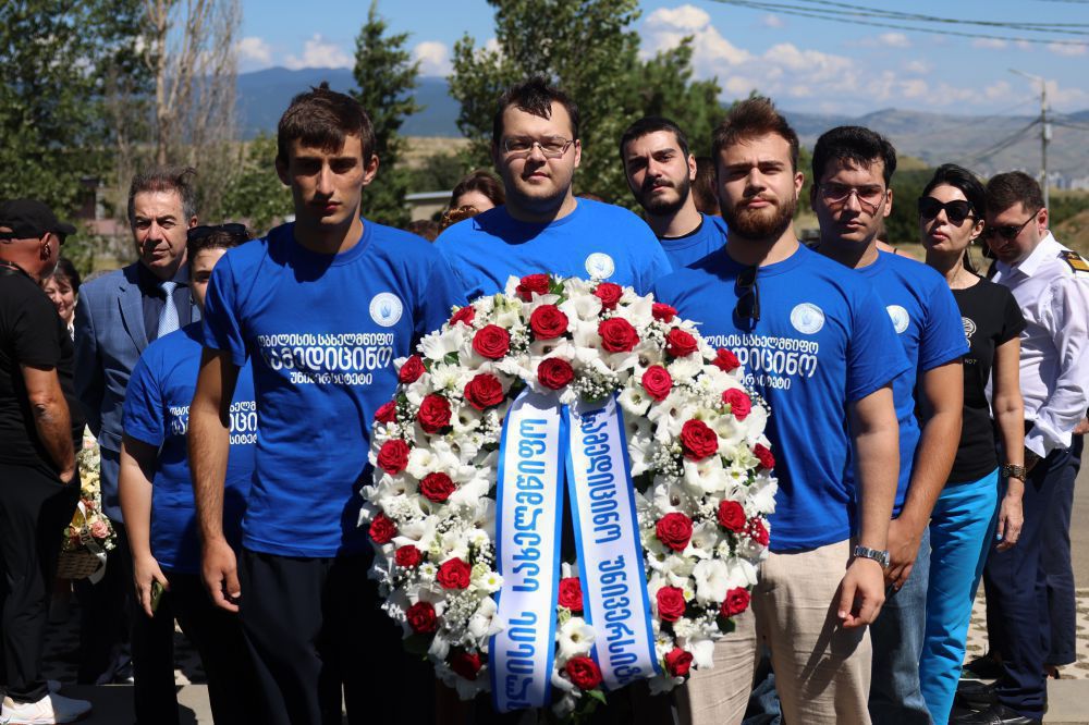 TSMU students, academic and administrative staff honored soldiers who died in August War