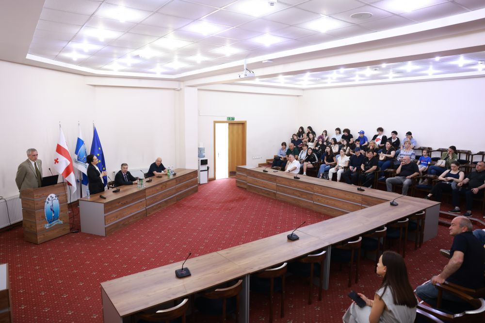 დიაბეტის მქონე მოზარდებს, ბანაკში გამგზავრებამდე, თბილისის სახელმწიფო სამედიცინო უნივერსიტეტმა უმასპინძლა