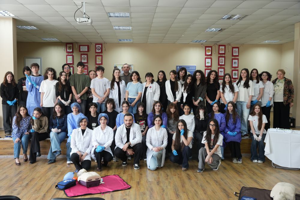 თბილისის სახელმწიფო სამედიცინო უნივერსიტეტის საგანმანათლებლო ვიზიტი რუსთავის N4 საჯარო სკოლაში